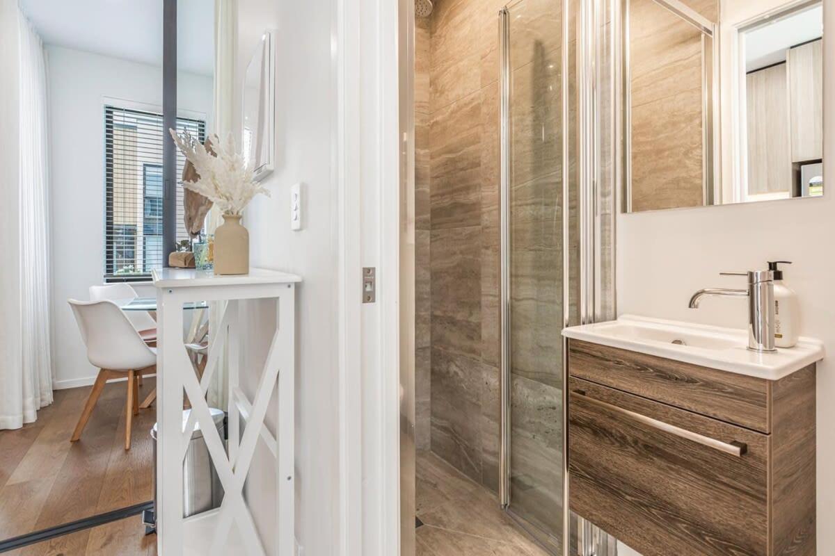 Fresh & Sleek Grey Lynn Unit With Private Patio Apartman Auckland Kültér fotó